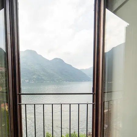 Apartment Lakefront With A View, Parking And Swimming Pool