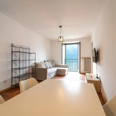 Lakefront With A View, Parking And Swimming Pool *