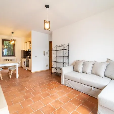 Lakefront With A View, Parking And Swimming Pool Appartement