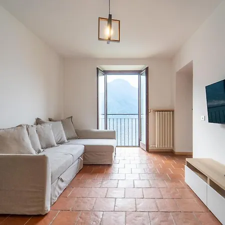 Lakefront With A View, Parking And Swimming Pool *