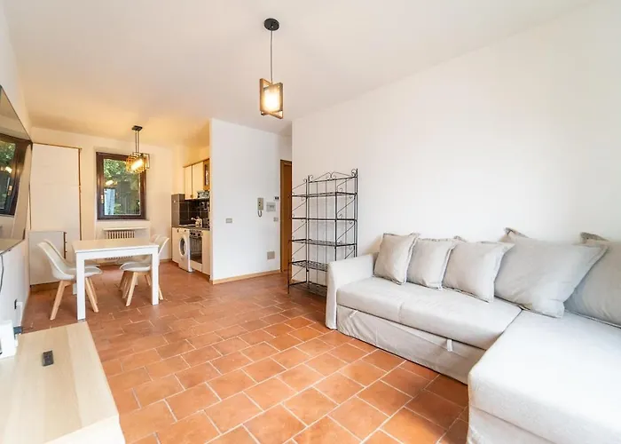 Lakefront With A View, Parking And Swimming Pool Apartment